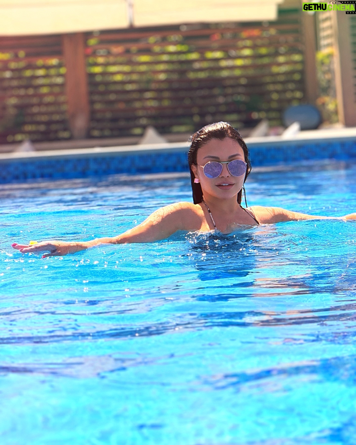 Haifa Wehbe - 785.4K Likes - “I love how summer just wraps its arms around me like a warm blanket.”⛱️☀️🦋💋🏊💙🍉
#summer #love #marassi # #haifawehbe