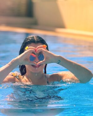 Haifa Wehbe Instagram - “I love how summer just wraps its arms around me like a warm blanket.”⛱️☀️🦋💋🏊💙🍉

#summer #love #marassi # #haifawehbe