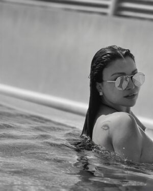 Haifa Wehbe Instagram - “I love how summer just wraps its arms around me like a warm blanket.”⛱️☀️🦋💋🏊💙🍉

#summer #love #marassi # #haifawehbe