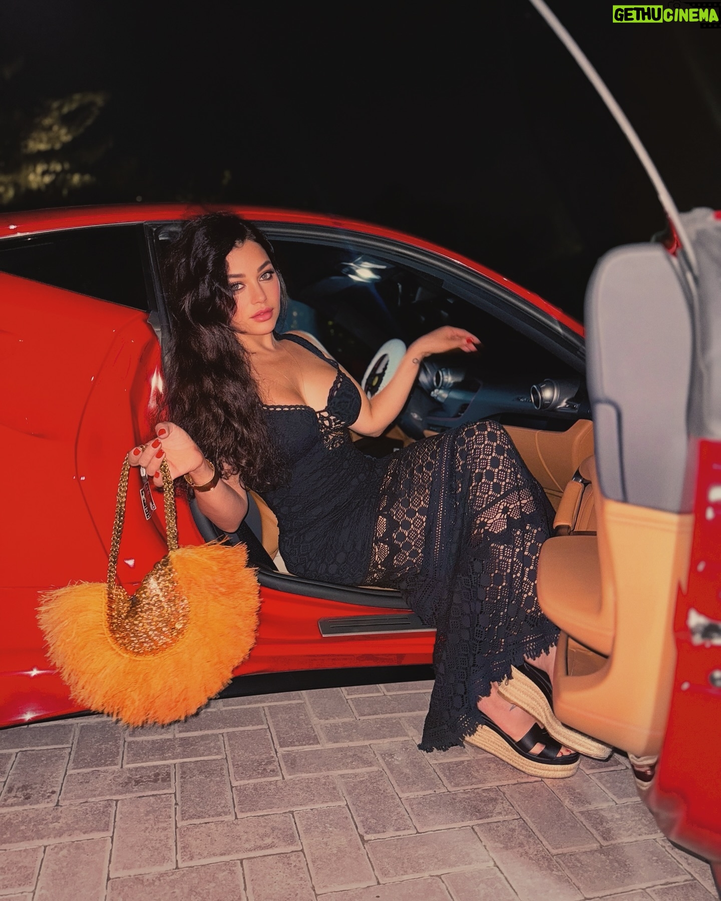 Haifa Wehbe - 757.1K Likes - ♥️💋🧡
#haifawehbe