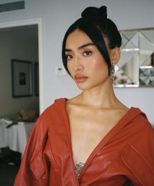 Haley Tju Instagram - Bree for @Netflix “Uglies” Press Day 🌹

Makeup: @robertti 
Hair: @pelobypili 
Fashion: @haleytju 
Photography: @delaneycolaio 

Outfit: @situationist_official 
Shoe: @maisonmargiela 
Bag: @margesherwood_official 
Earrings: @blumarine 
Ring: @justineclenquet