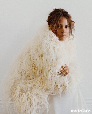 Halle Berry Instagram - thank you @marieclairemag for beautifully illustrating the journey of navigating my next act … the best act 🤍 💋

Photographer: @yanayatsuk at @atrbute
Writer: @lolaogunnaike
Stylist: @deborahafshani at @thewallgroup
Hair Stylist: @davestanwell at @theprtnrs
Makeup Artist: @jorge__monroy
Manicurist: @thuybnguyen at @aframe_agency
Design: @treeburns
Set Design: @nbijanpourfard