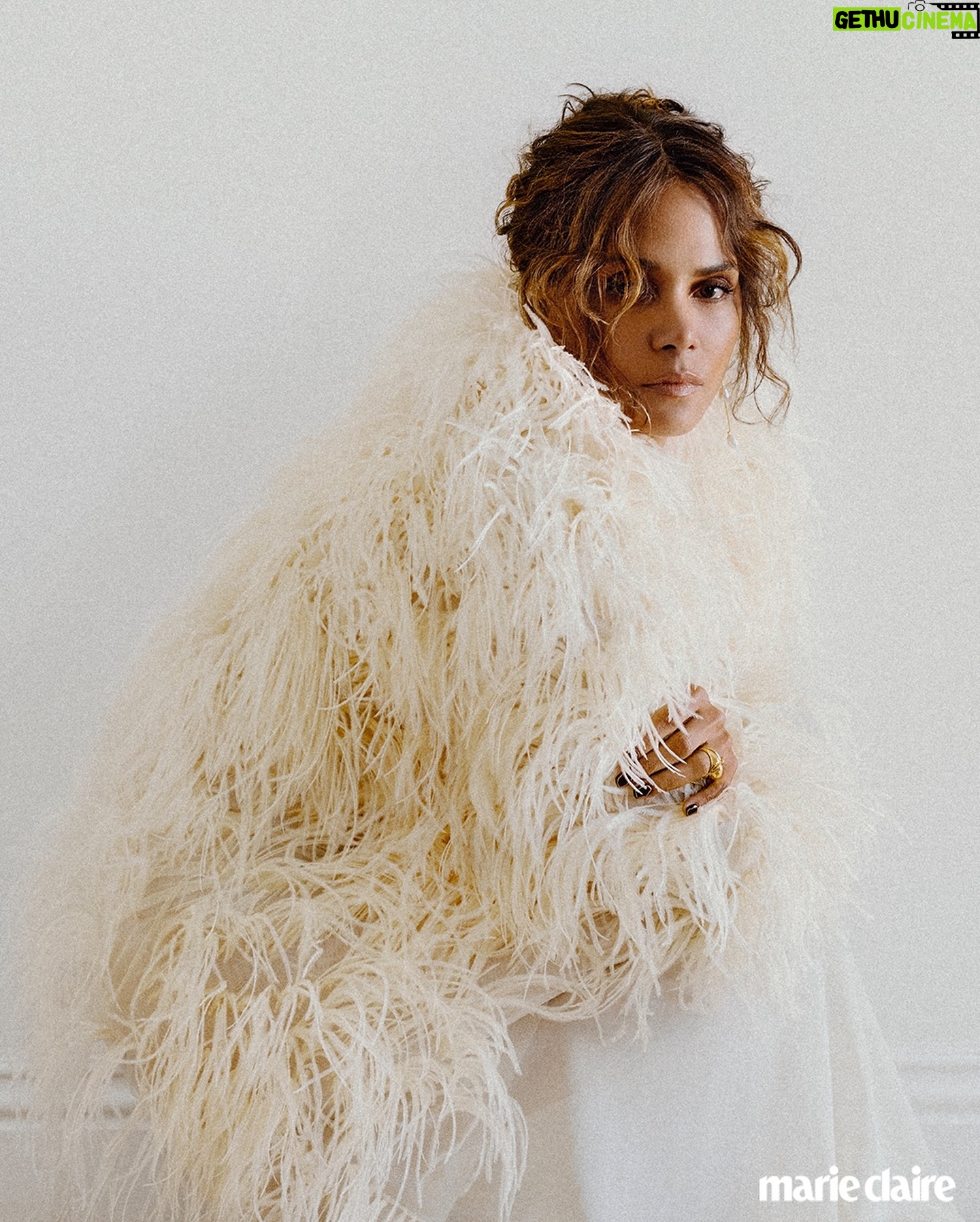 Halle Berry - 323.8K Likes - thank you @marieclairemag for beautifully illustrating the journey of navigating my next act … the best act 🤍 💋
Photographer: @yanayatsuk at @atrbute
Writer: @lolaogunnaike
Stylist: @deborahafshani at @thewallgroup
Hair Stylist: @davestanwell at @theprtnrs
Makeup Artist: @jorge__monroy
Manicurist: @thuybnguyen at @aframe_agency
Design: @treeburns
Set Design: @nbijanpourfard