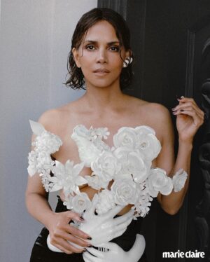 Halle Berry Instagram - thank you @marieclairemag for beautifully illustrating the journey of navigating my next act … the best act 🤍 💋

Photographer: @yanayatsuk at @atrbute
Writer: @lolaogunnaike
Stylist: @deborahafshani at @thewallgroup
Hair Stylist: @davestanwell at @theprtnrs
Makeup Artist: @jorge__monroy
Manicurist: @thuybnguyen at @aframe_agency
Design: @treeburns
Set Design: @nbijanpourfard