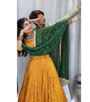 Hamida Khatoon Instagram - Happy Rakshabandhan ❤️ 

Lehenga designer:- @sia_by_ss 

Jewellery:- @navkar_boutique 

Makeup:- @chetanamakeovers 

Hair:- @makeovermagic_veekshitha 

Ayaan designer:- @terzeebyzeeshanazamali 
Style by:- @zeeshanazamali 

#hamida #hamidakhatoon #rakshabandhan #instagram #brother #sisters #savegirls
