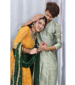 Hamida Khatoon Instagram - Happy Rakshabandhan ❤️ 

Lehenga designer:- @sia_by_ss 

Jewellery:- @navkar_boutique 

Makeup:- @chetanamakeovers 

Hair:- @makeovermagic_veekshitha 

Ayaan designer:- @terzeebyzeeshanazamali 
Style by:- @zeeshanazamali 

#hamida #hamidakhatoon #rakshabandhan #instagram #brother #sisters #savegirls