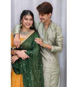 Hamida Khatoon Instagram - Happy Rakshabandhan ❤️ 

Lehenga designer:- @sia_by_ss 

Jewellery:- @navkar_boutique 

Makeup:- @chetanamakeovers 

Hair:- @makeovermagic_veekshitha 

Ayaan designer:- @terzeebyzeeshanazamali 
Style by:- @zeeshanazamali 

#hamida #hamidakhatoon #rakshabandhan #instagram #brother #sisters #savegirls