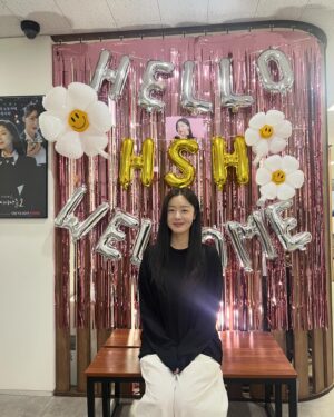 Han Seon-hwa Instagram - 영화 최악의 하루, 더테이블.. 
내가 너무나 좋아하는 영화들인데
나도 저 감성안에 폭 빠지고 싶다.. 
김종관 감독님 작품 해보고 싶다.. 했었는데 .. 
상미, 열심히 잘해볼게요 
잘해보자,상미 
#격하게반겨주신비리프연출팀제작팀조감독님감사해요
#응원해준뮤즈우진오빠너무고마워,위스키도..