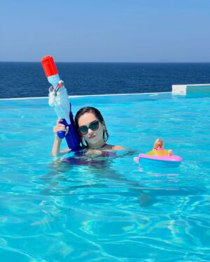 Hande Kaptan Instagram - childish gambino.
.
içimdeki eril, dişil, bebe... hepsi
.
.
.
.
video & photography @barismurtekin_videography 
.

#bodrum #barbie #travel #photography