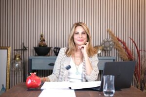 Hande Kazanova Instagram - TUTULUYORUZ!

16-22 Eylül haftasında gerçekleşen 18 Eylül Ay tutulmasını öyle uzun anlatmışım ki videoyu 2 ye böldük!
Bu tutulmanın Türkiye ve dünyamıza etkilerini ilk videoda anlattım! Cuma gecesi burçlara etkisini uzun uzadıya izleyebilirsiniz!❤️💫🌸⭐️
Bekleniyorsunuz🙏🏻
#astroloji #astrology #handekazanovaileastroloji #youutbe #youtuber #lunareclipse #aytutulması #tutuluyoruz