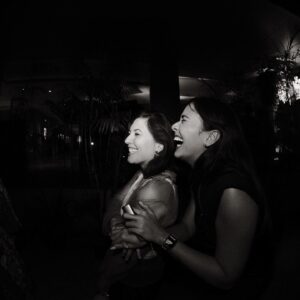 Hannah Al Rashid Instagram - Moments from the Seni Memahami Kekasih premiere captured by @_stuartmanja who was giving paparazzi 📸✨

Bonus photo terakhir hampir baku hantam karena beda pendapat soal coto terenak di Makassar…ededeeeeeeh…

#goblokglam