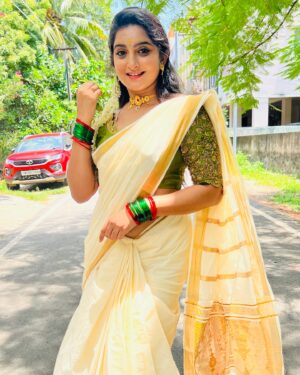 Harika Sadu Instagram - Onam vibes ❤️🥰🙏 blouse designed by @studio_sushma