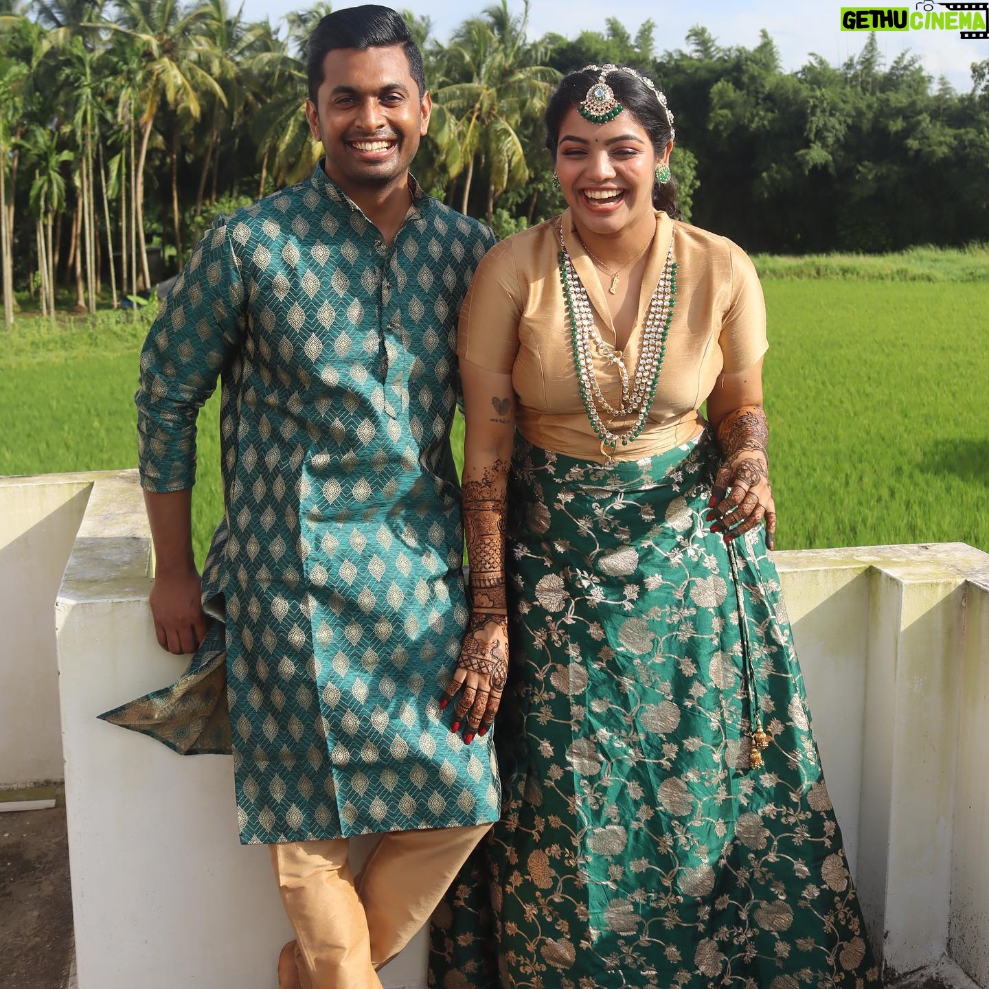 Haritha Nair - 7.8K Likes - Stained with love and a bit of henna too💚
Swipe onto the last pic to see the real us😝
Henna by @hidha_henna_