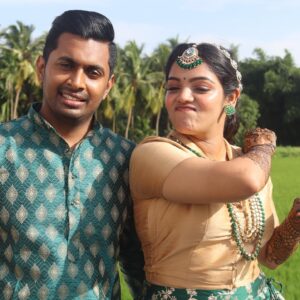 Haritha Nair Instagram - Stained with love and a bit of henna too💚

Swipe onto the last pic to see the real us😝

Henna by @hidha_henna_