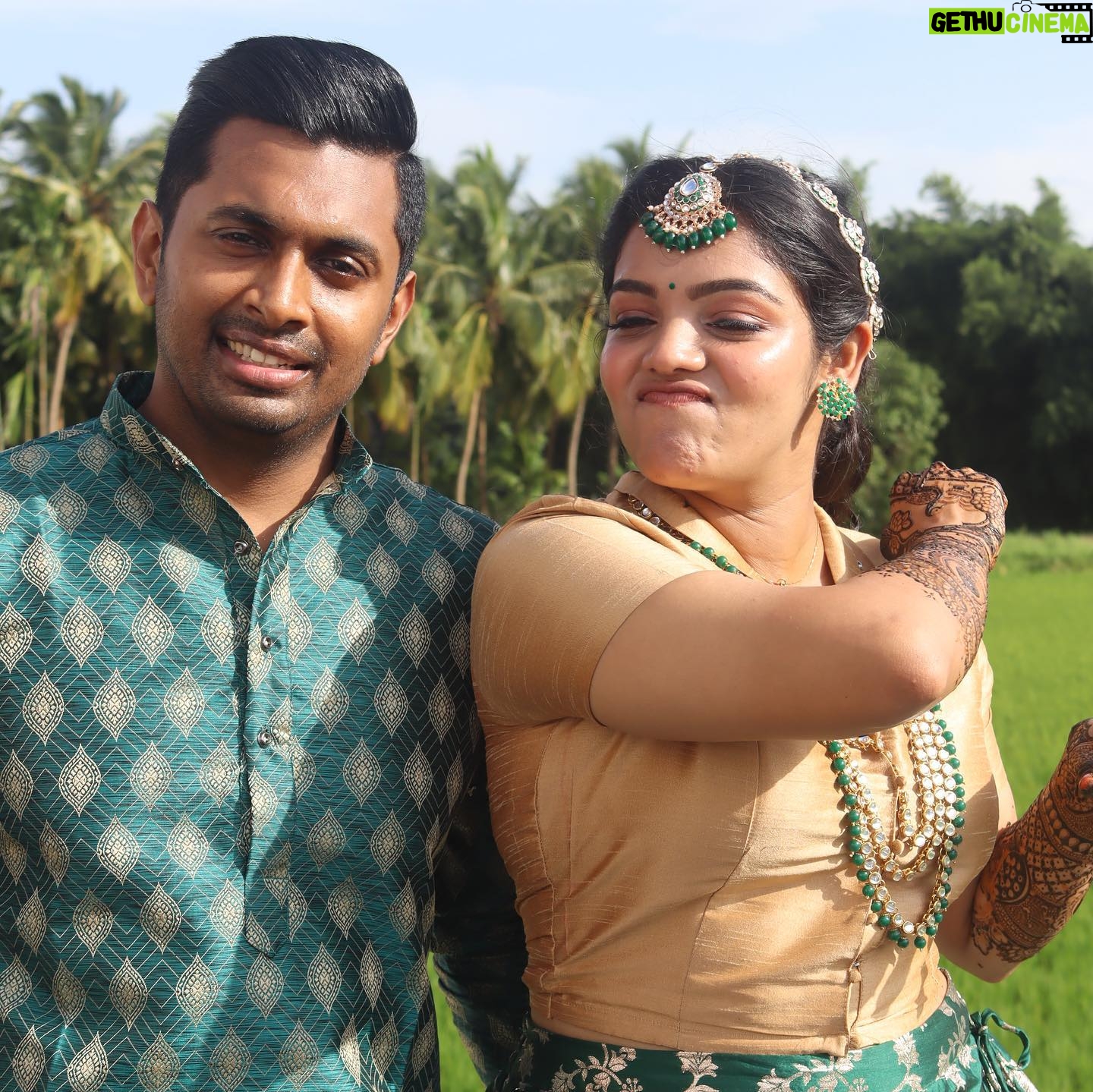 Haritha Nair - 7.8K Likes - Stained with love and a bit of henna too💚
Swipe onto the last pic to see the real us😝
Henna by @hidha_henna_