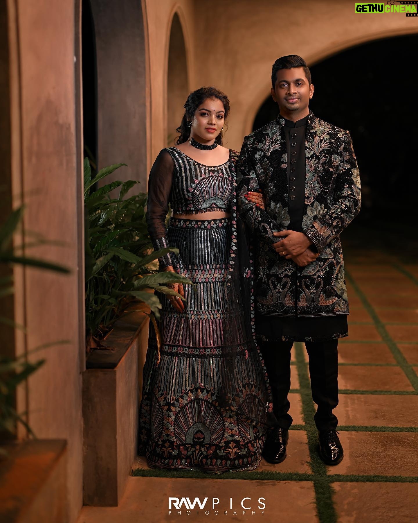 Haritha Nair - 5K Likes - One from our Sangeet Night💃🏻
Pc- @rawpicsphotography
Makeup- @rechusajeemakeupartist
My outfit- local market in mumbai😋
Sanoj's outfit- @suvidhafashion