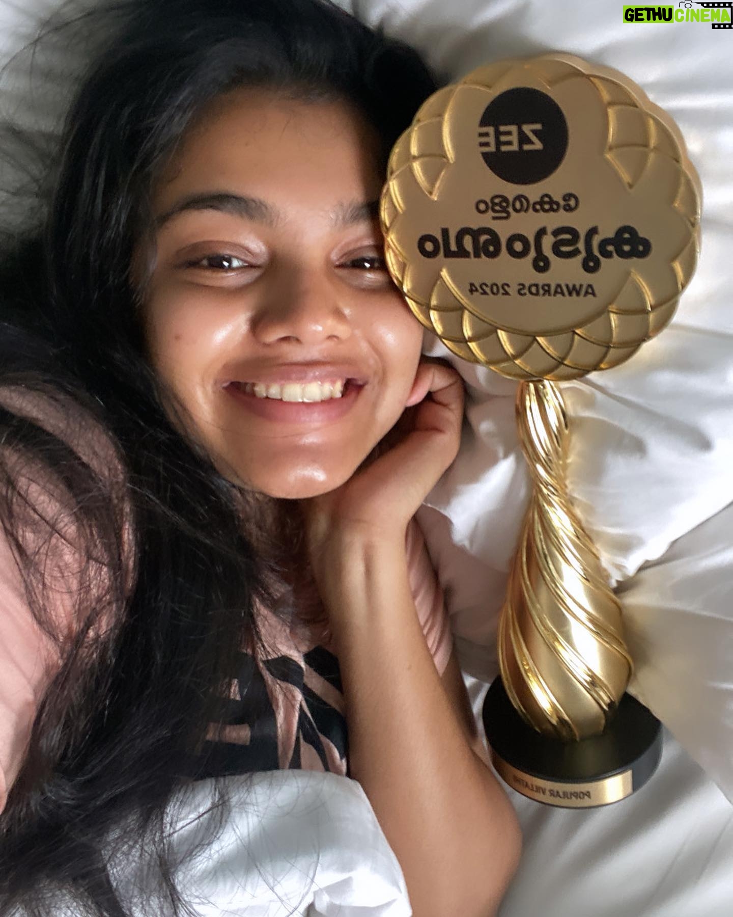 Haritha Nair - 5.3K Likes - WE did it!!!!
All the efforts,hardwork,sleepless nights has been recognised😭
This award is legit my blood,sweat and tears🥹
This award is the co-operation from Kudumbashree Sharada team and @zeekeralam
This award is the support from my family and friends
This award is because of you and for you my audience❤️
Susmitha slept and woke up the happiest💃🏻