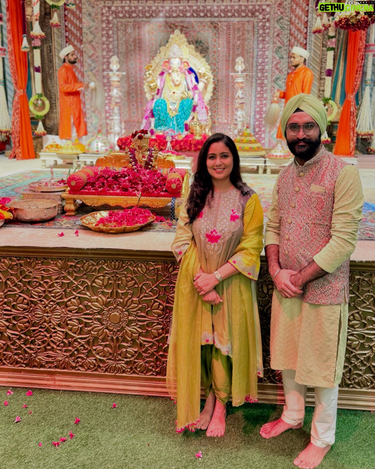 Harshdeep Kaur - 14.7K Likes - Beautiful Ganpati Bappa Darshan at Antilia hosted by the Ambani Family 🙏🏼🤍
#ganeshchaturthi #ganpatibappa #ambanis #darshan