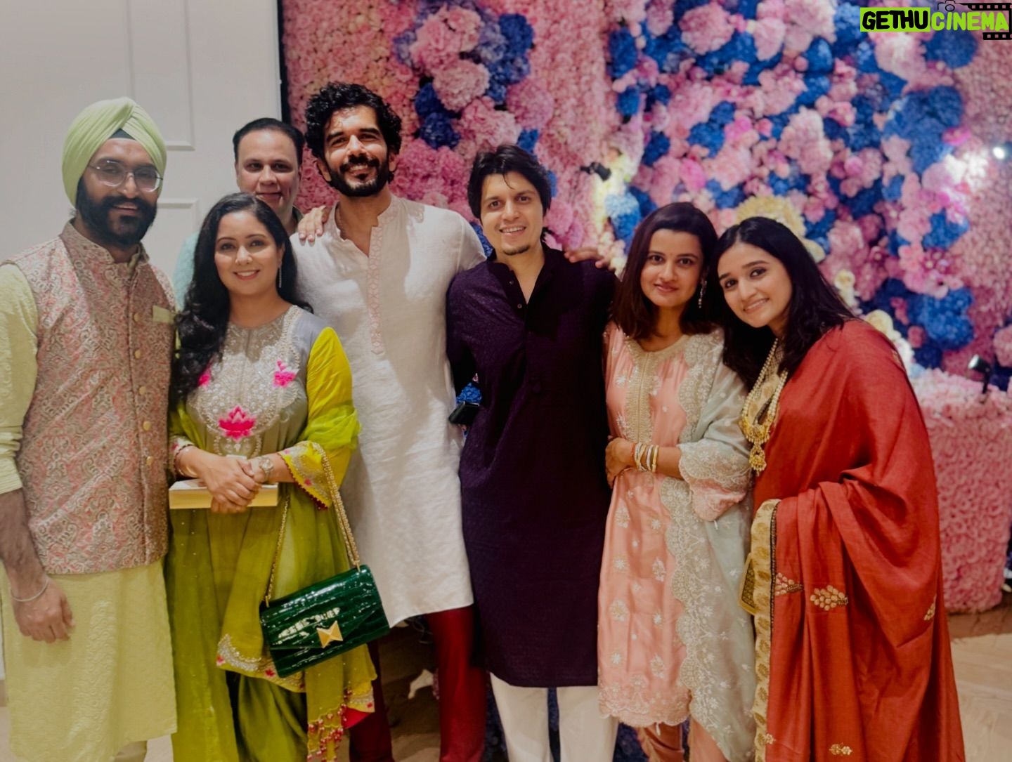 Harshdeep Kaur - 15.9K Likes - Beautiful Ganpati Darshan at dearest @arpitakhansharma lovely new home. Also lovely catching up with some wonderful friends 🤍
Happy Ganesh Chaturthi to all of you 🙏🏼
#ganpati #arpitakhan #harshdeepkaur #ganeshchaturthi #ganpatibappamorya