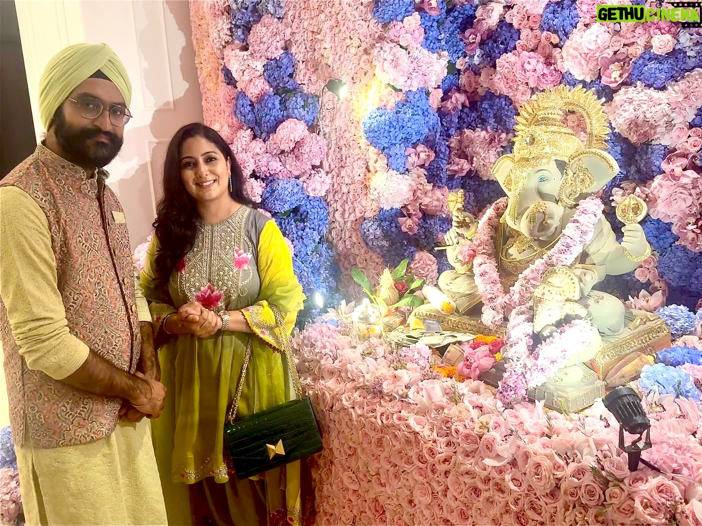 Harshdeep Kaur - 15.9K Likes - Beautiful Ganpati Darshan at dearest @arpitakhansharma lovely new home. Also lovely catching up with some wonderful friends 🤍
Happy Ganesh Chaturthi to all of you 🙏🏼
#ganpati #arpitakhan #harshdeepkaur #ganeshchaturthi #ganpatibappamorya
