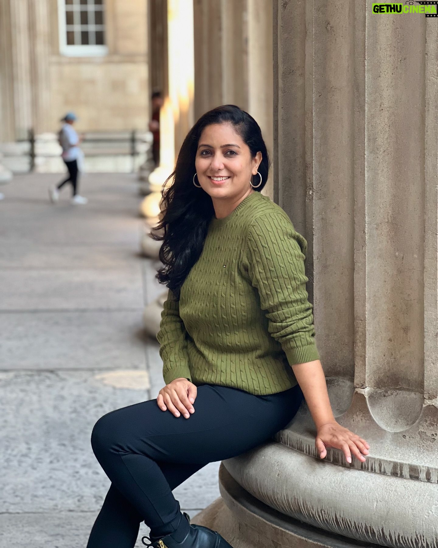 Harshdeep Kaur - 10.5K Likes - A quick relaxing walk around the town before I go on stage!! Performing in London with my band tonight 🎤
#harshdeepkaurlive