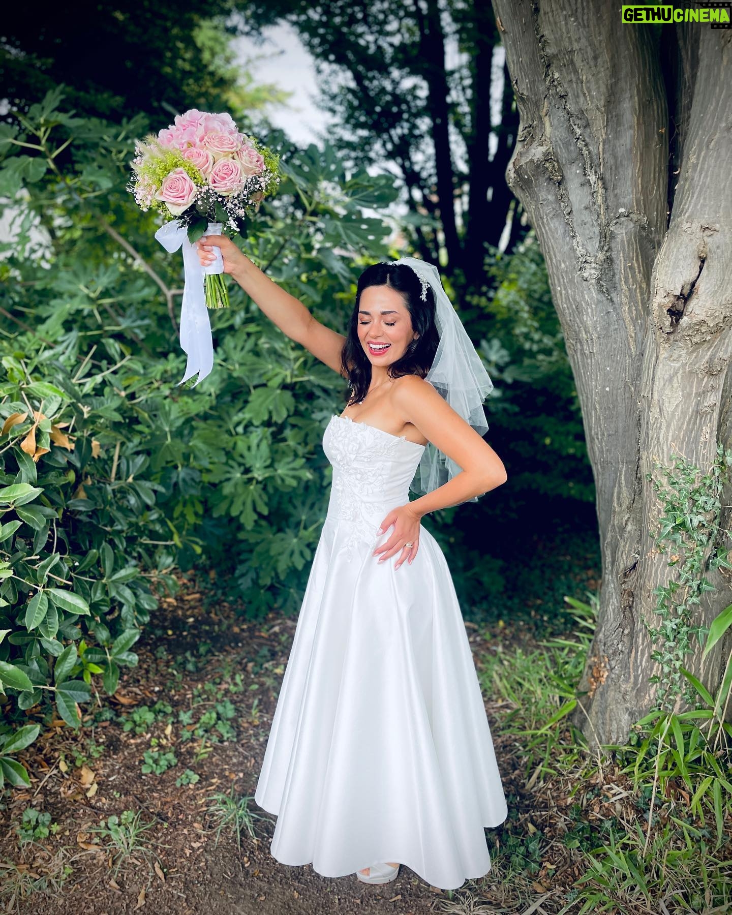 Hazal Türesan - 20.6K Likes - Bonjour Madame, Bonjour Monsieur 🤩,
Vous êtes très belle ensemble 😍. Je vous aime beaucoup 😘
Not: sarı çantam ❤️
Paris trafiği❤️
Şoförlük ❤️
Şahit edilmek😍♥️❤️🥹
Veee @egemiko nun Paris’in en rahat en cool gelini olmasını sağlayan @atolyemariposa ❤️ ve @n1han
Lav yu❤️