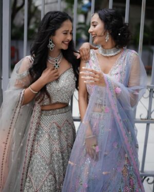Heena Parmar Instagram - The Serena to my Blair.👯‍♀️
#heena #tina #frienshipgoals