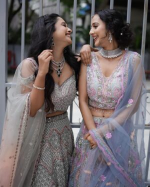 Heena Parmar Instagram - The Serena to my Blair.👯‍♀️
#heena #tina #frienshipgoals