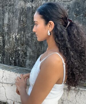 Heena Parmar Instagram - Hello ♥️

#heenaparmar #pic #white #curly #curlyhair #curls #curlyhairstyles #curlybeauties #curlygirls #hair #explore #explorepage
