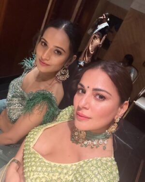 Heena Parmar Instagram - Happy birthday mere yaar @sarya12 🤗👯‍♀️♥️