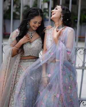 Heena Parmar Instagram - The Serena to my Blair.👯‍♀️
#heena #tina #frienshipgoals