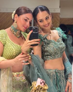 Heena Parmar Instagram - Happy birthday mere yaar @sarya12 🤗👯‍♀️♥️