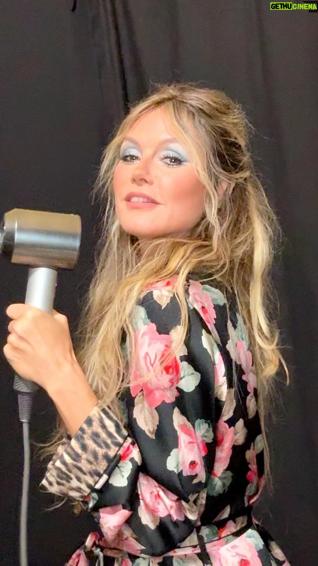 Heidi Klum - 3 Likes - @sofiavergara 🥳❤️❤️❤️❤️
I love youuuuuu