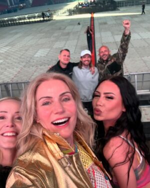 Helle Thorning-Schmidt Instagram - One year ago. One of my great selfies ☺️and what a brilliant and memorable night we all had together at that concert ❤️🔥So grateful to the boys for asking me and thanking myself for daring to say yes 🙏🙏