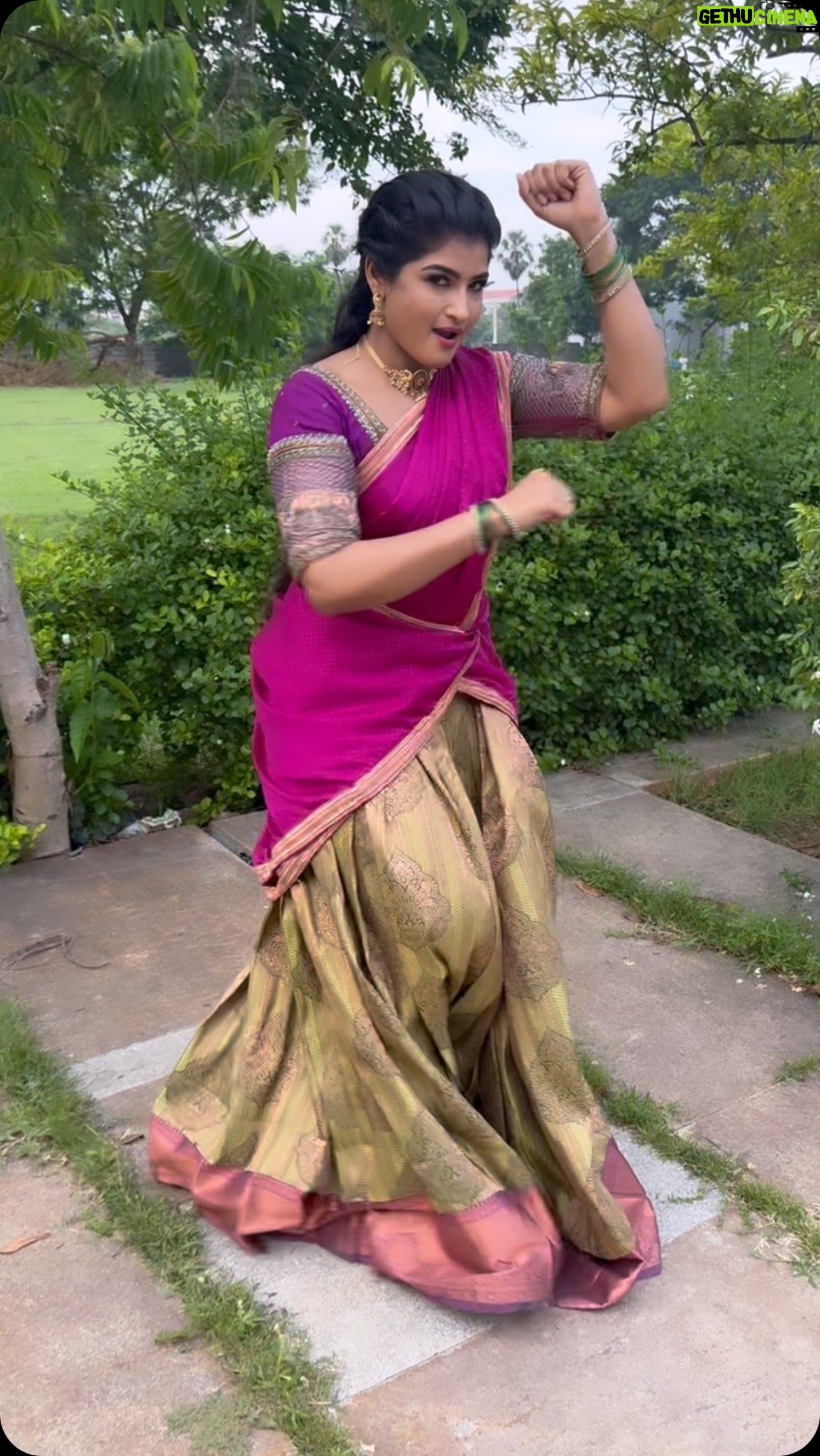 Hema Dayal - 21.9K Likes - #valliyinvelan 🥰🧿❤️
.
Outfit : @lithas_rentals
.
#hemadayal18 #hemadayal #hema #valliyinvelanonzeetamil #valliyinvelanserial #halfsaree #traditional #dance