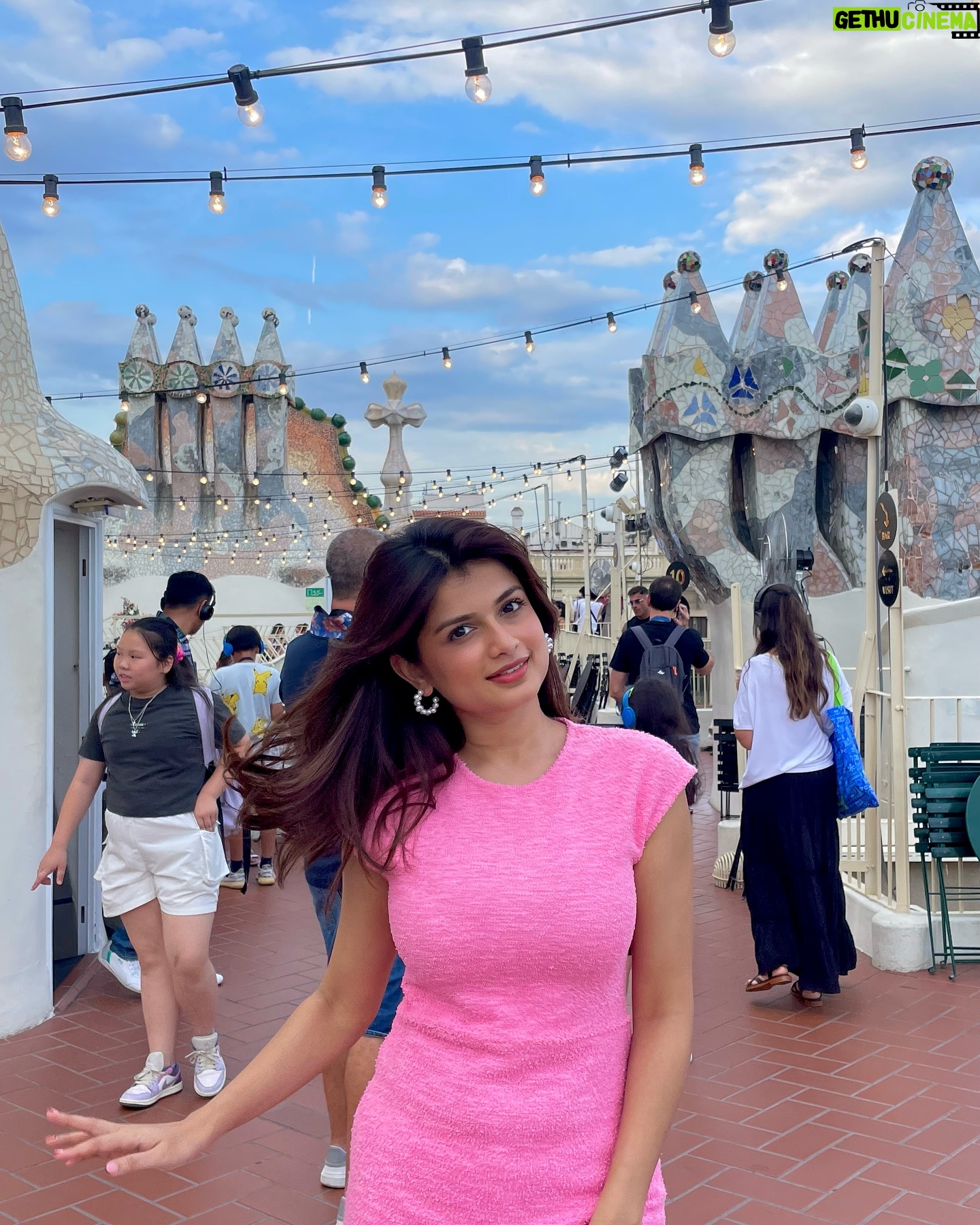 Hemal Ingle - 23.2K Likes - The last two pictures remind me of Dora the explorer 😂
#HemliinSpain