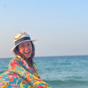 Hend Sabry Instagram - Captured by my bestie @eventyabyhanan_akil 🌅🌅☀️🌊🌊