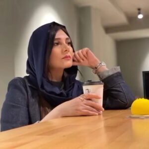 Hengame Ghaziani Instagram - خدایا به من بیاموز چه هنگام اجازه رفتن دهم 

موسیقی/

Serhat Durmus 
La Calin