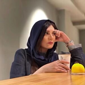 Hengame Ghaziani Instagram - خدایا به من بیاموز چه هنگام اجازه رفتن دهم 

موسیقی/

Serhat Durmus 
La Calin