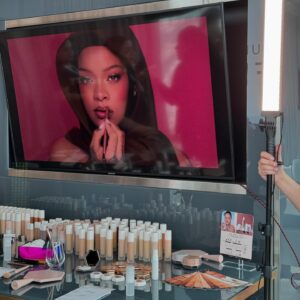 Herly RG Instagram - Puro work, work, work, work, work 🖤 @fentybeauty