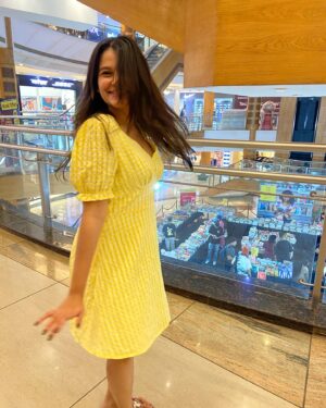 Hetal Gada Instagram - Happy kid when wearing @savana 💛

#HetalGada #Savana #SavanaCampusSquad