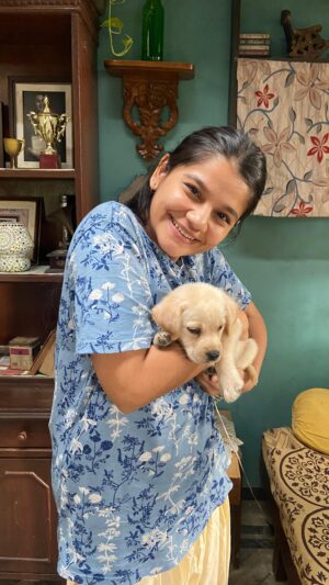 Hetal Gada Instagram - My most Dularaa on set!🐶 

Being somebody who is scared of dogs and super scared to even be in a same room with them. This definitely has to be the MOST SPECIAL element of this season! 
I FELL IN LOVE with this baby. As an Actor, I had to do my job anyhow. But didn’t realise how I got so attached to him and another moment he was sleeping on my lap. I’d run towards him in between cuts and play with him. 
On his last day on set, I remember crying and telling my Mother that I’ll miss him. 

Love you my Manglu! 
MY FIRST PUPPY LOVE! 🤍

#puppy #dogstagram #puppylove #Actorslife #behindthescenes #bts #HetalGada #shootinglife