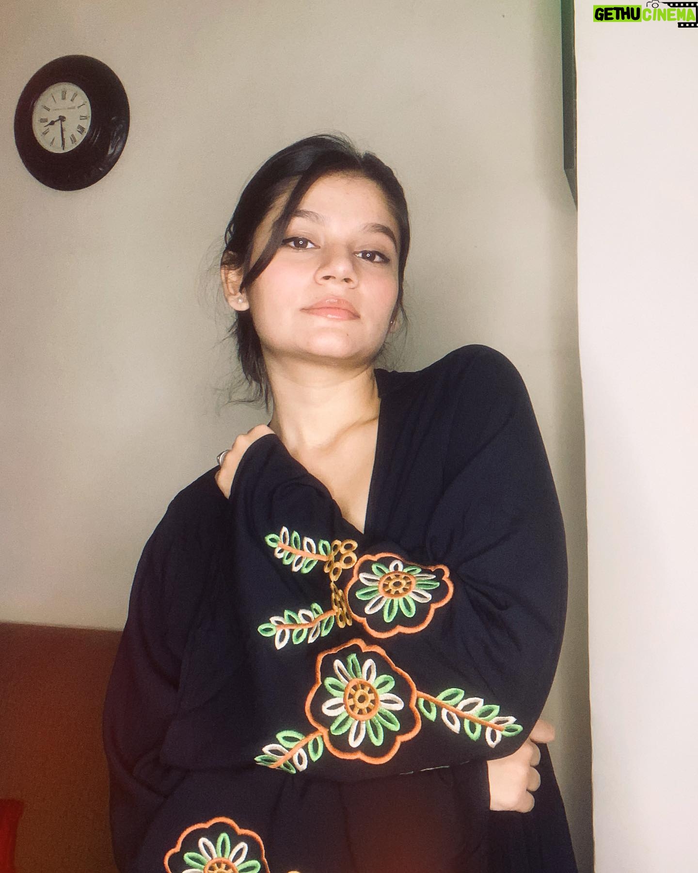 Hetal Gada - 7K Likes - Many moods with @savana 🌙
#Savana #SavanaCampusSquad #HetalGada