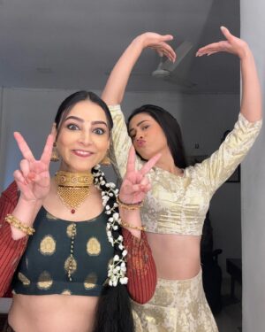 Hiba Nawab Instagram - So very demure and presentable 🤣😝