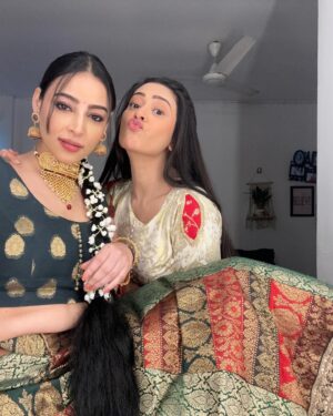 Hiba Nawab Instagram - So very demure and presentable 🤣😝