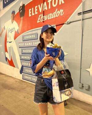 Hirona Yamazaki Instagram - 🏟️
Let's go Dodgers~⚾️
#LAの思い出
