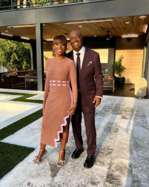 Holly Robinson Peete Instagram - 🫶🏽🎬 ✨ #6daystill60 🙏🏽🎂

Hair @thehairfetish 
MU @_beatbeauty_ 
Styling @stylearchitects_ 
Dress @ph5official