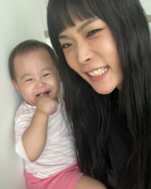 Honey J Instagram - 러브랑 제대로 된 첫 셀카^.~
많이 컸다 셀카도 찍을 줄 알고❤️🫠
