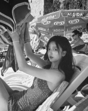 Hong Ji-yoon Instagram - 메리추석 입니다 🏖️ 🌊지중해에서요🌊