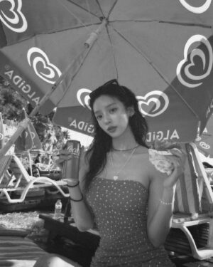 Hong Ji-yoon Instagram - 메리추석 입니다 🏖️ 🌊지중해에서요🌊